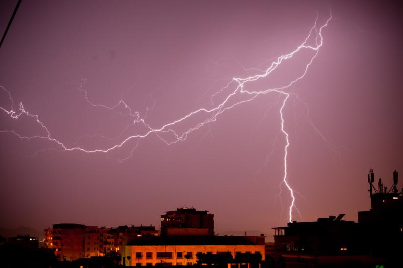 Stuhia e pazakontë, 25 mijë rrufe mbi Shqipëri