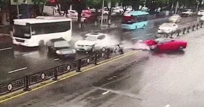 VIDEO/ Prish Ferrarin sapo del nga dyqani ku e ka blerë!!!