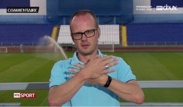 Bën shqiponjën në transmetim live, gazetari zvicerian solidarizohet me Xhakën e Shaqirin