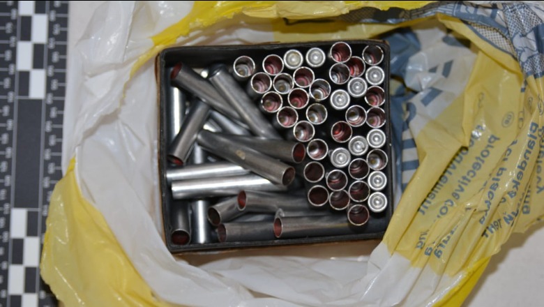 Kontrolli në lokal fundos dibranin, sekuestrohen 7 kallëpe dinamit dhe kapsolla