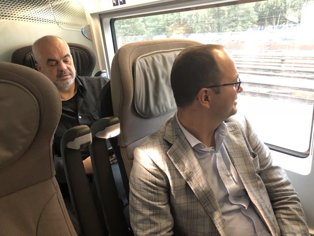 FOTOLAJM/ Me tren për Bruksel