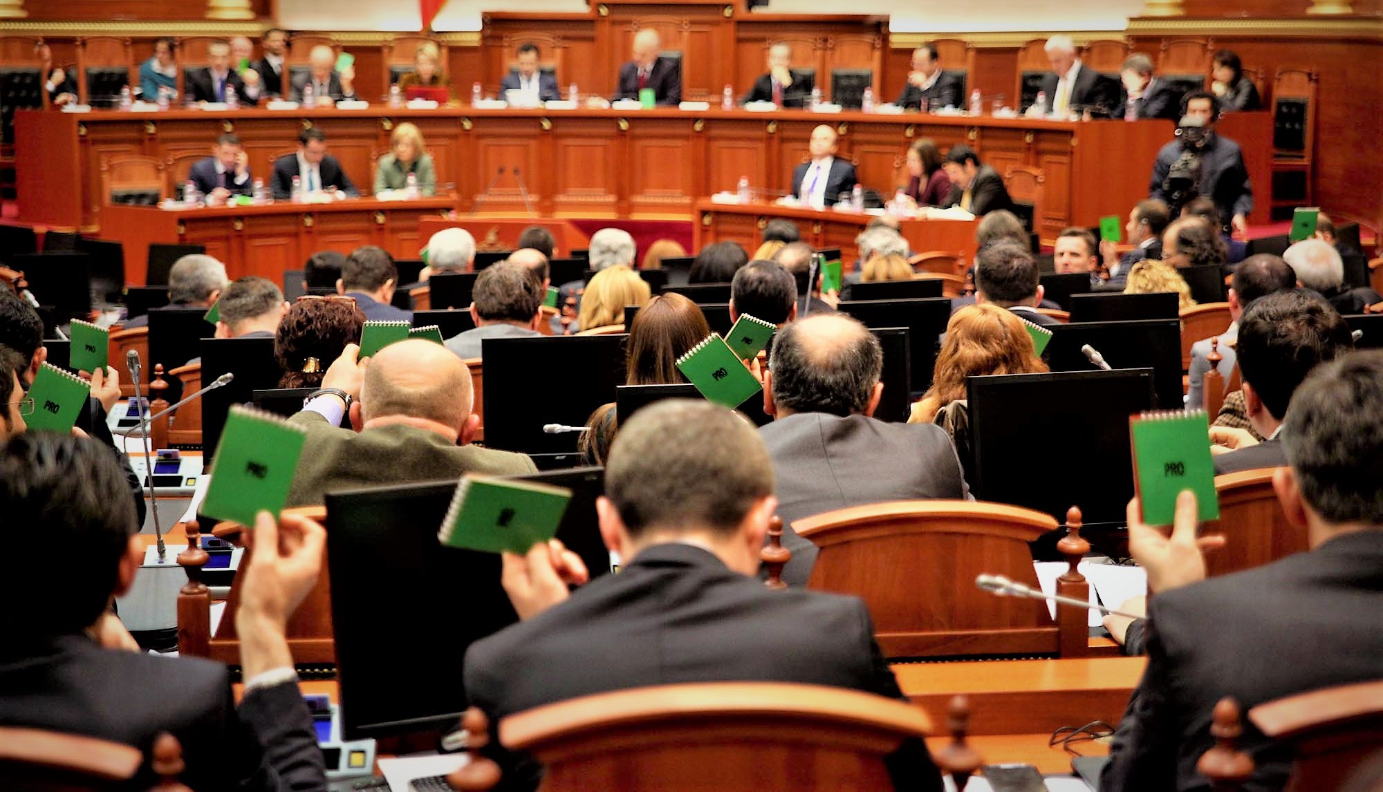 Votimi për Teatrin bymen mazhorancën, shkon në 79 deputetë!