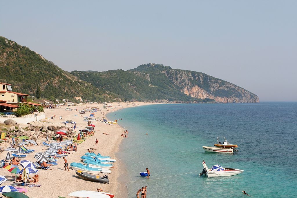 “Lufta hibride po dëmton turizmin”, Operatorët turistikë: Po ulin rezervimet në pikun e sezonit