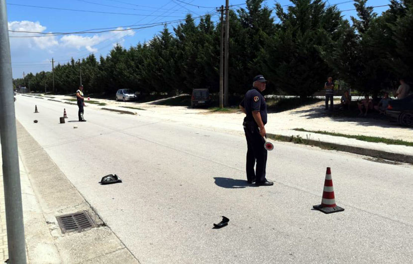 Aksident tragjik në Divjakë, përplaset për vdekje këmbësori