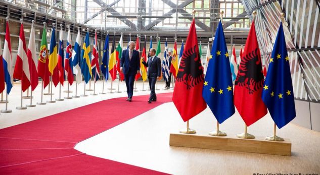 DW/ 3 kushtet e BE-së për hapjen e negociatave: Reformat, Greqia dhe emigracioni!