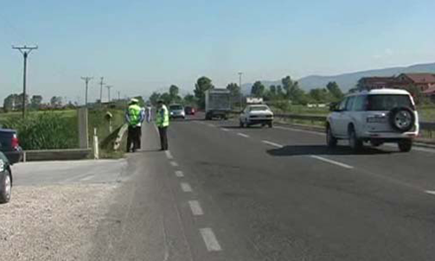 Makina përplas 8-vjeçarin në Elbasan, arrestohet shoferi