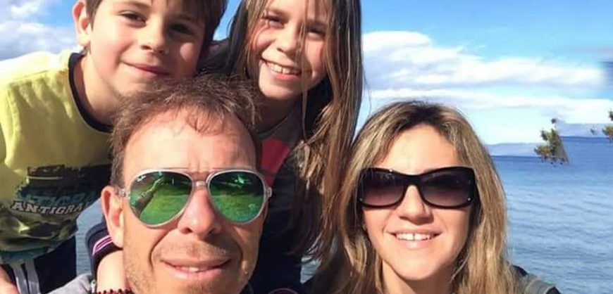 “Më kumbon zëri i djalit”, letra prekëse e nënës që humbi dy fëmijët dhe burrin nga zjarri