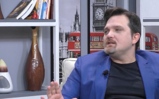 Julian Deda: Do ta spostoj Ermal Mamaqin në tv Klan!