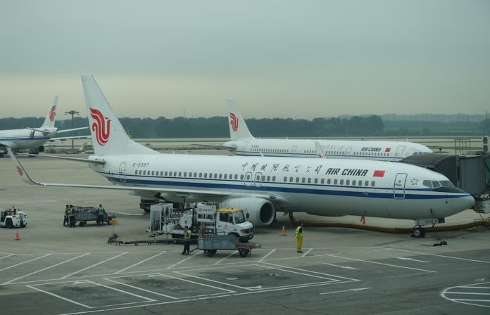 Avioni kinez kthehet mbrapsht, shkak alarmi për sulm terrorist