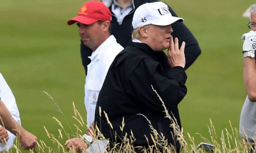 Trump rrethohet nga protestuesit teksa luante golf