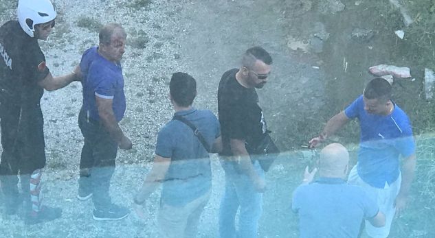 Palët përplasen me sende të forta në dyert e gjykatës, dy të plagosur në Vlorë