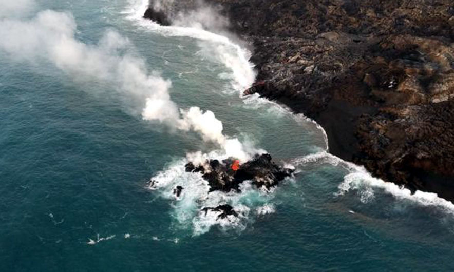 Tmerr në Hauai, llava e vullkanit fluturon mbi varkë, plagosen 23 udhëtarë