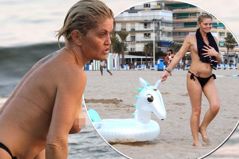 FOTOT/ Aktorja e famshme shfaqet topless në plazh