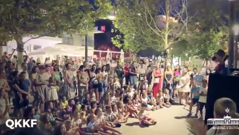 VIDEO/ Rama e nis ditën me pushuesit e vegjël, ja si po e kalojnë sezonin