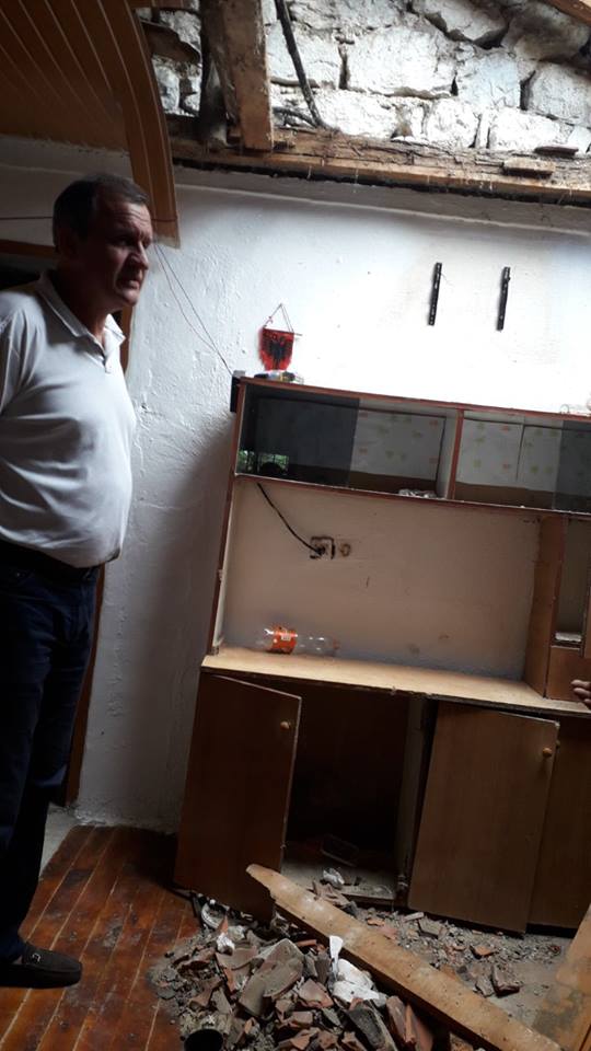 Beqaj viziton familjet e prekura nga tërmeti: Do ndërhyjmë në shtëpitë e dëmtuara