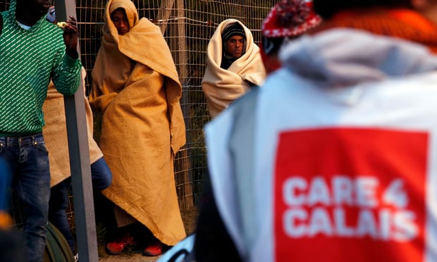 Raporti/ Policët francezë intimidonin edhe vullnetarët në kampin e Calais