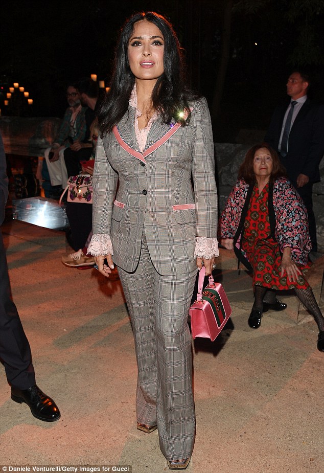 FOTOT/ 51-vjeçarja Hayek mrekullon me format