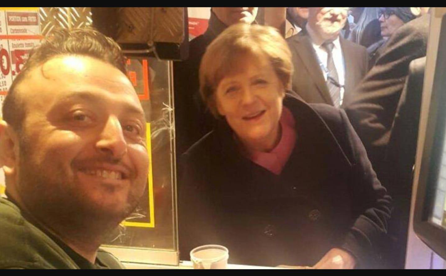 Bakshishi i një klienteje si…Angela Merkel