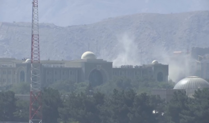 Pallati presidencial sulmohet me raketa gjatë faljes së Bajramit