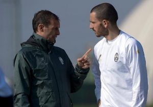 “Kërko falje!” Përgjigja epike e Bonuçit…