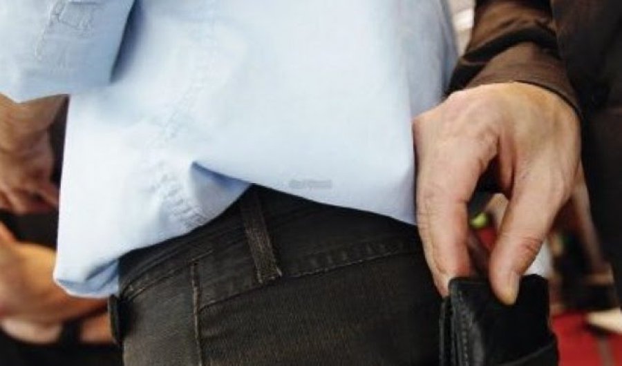 I vodhi portofolin turistit italian, pranga sarandiotit