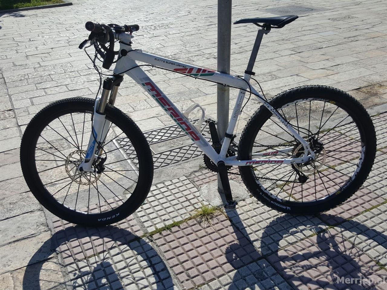 VIDEO/ I vjedhin biçikletën djalit, mamaja mashtron hajdutin t’ia sjellë në shtëpi