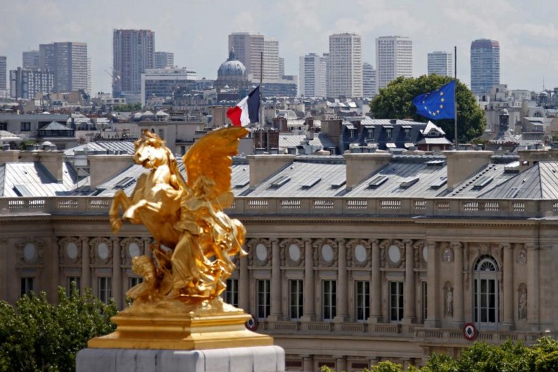 Franca thirrje diplomatëve: Shmangni udhëtimet në Iran