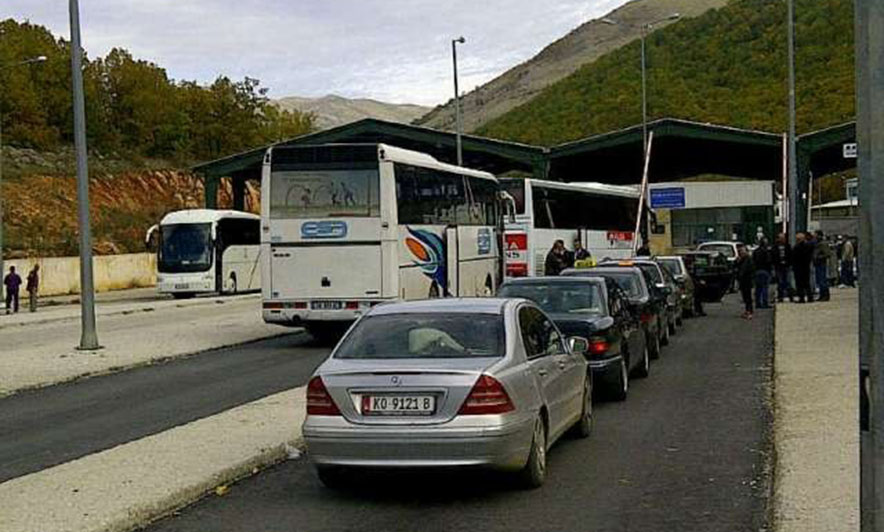 Fluks i shtuar në Kapshticë, policia shqiptare punon me 5 sportele në hyrje