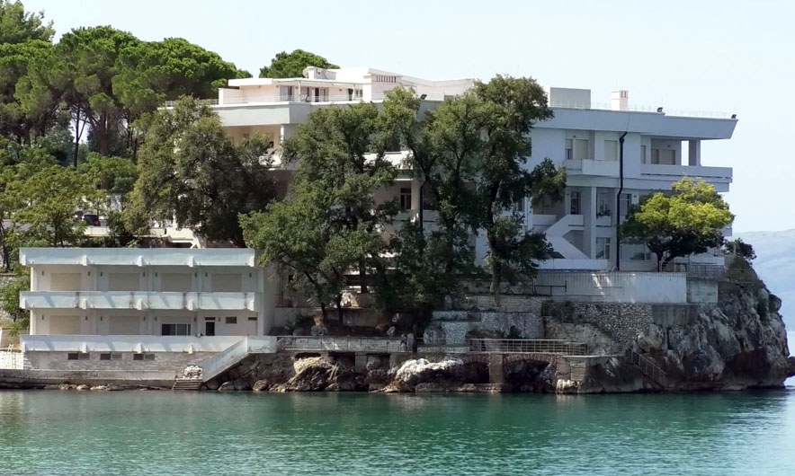 Qeveria ‘ngujohet’ në vilën e Vlorës, shtatori sjell ndryshime në kabinet?