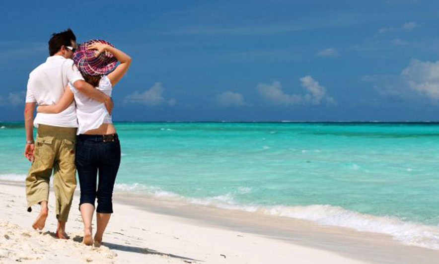 Fenomeni, marrin rërë me shishe nga plazhet, gjoba deri në 3 mijë euro