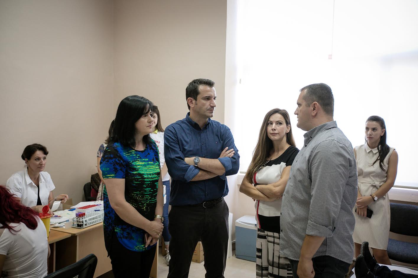 Punonjësit e bashkisë dhurojnë gjak, Veliaj: Të na bashkohen edhe punonjësit e bizneseve