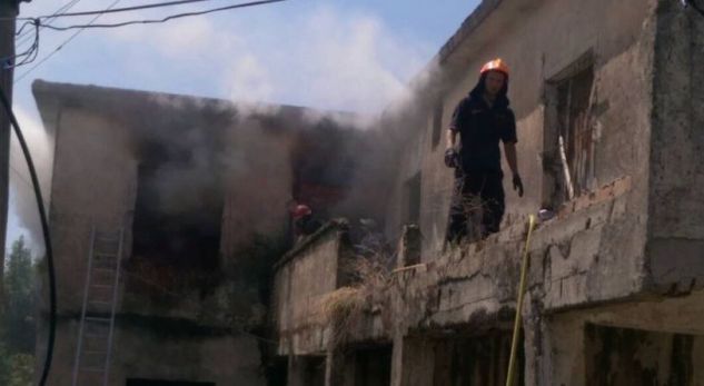 Shkrumbohet ndërtesa në Gjirokastër