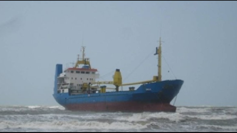 ‘Tërbohet’ deti në Vlorë/ Pezullohet lundrimi, nuk niset trageti drejt Italisë