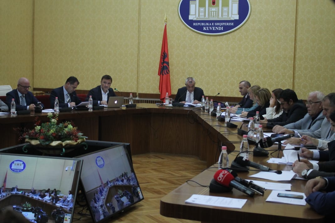 Kuvendi nis diskutimet për vettingun në politikë, PS: Ekspertizë nga Venecia!