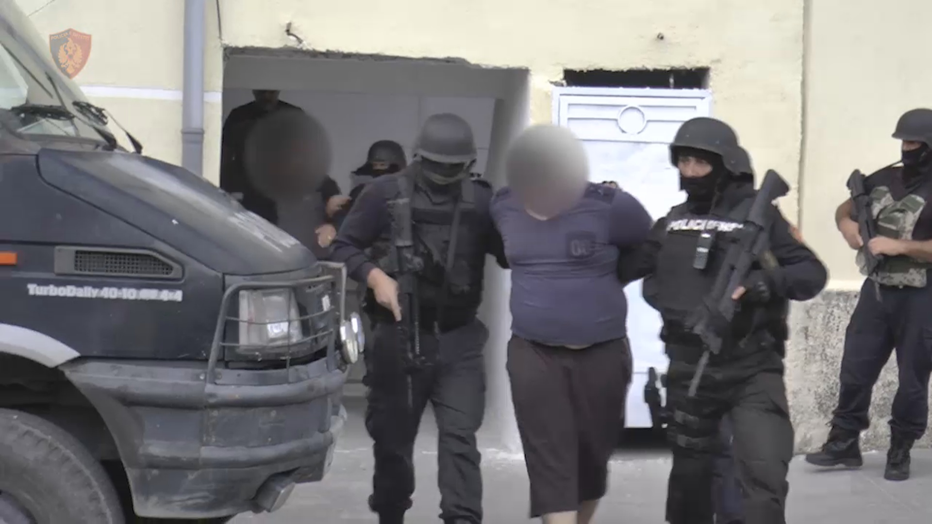 VIDEO/ Shihni si u arrestuan 4 të fortët e Shkodrës në aksionin e RENEA-s