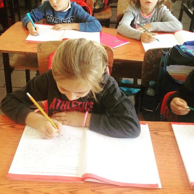 Familja në gjakmarrje/ 7 vjeçarja nga Malsia e Madhe regjistohet në shkollë