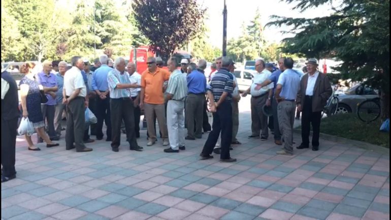 Statusi, ish-naftëtarët sërish në protestë