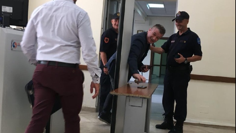 U akuzua se fshehu pasurinë, Alfred Peza shpallet i pafajshëm