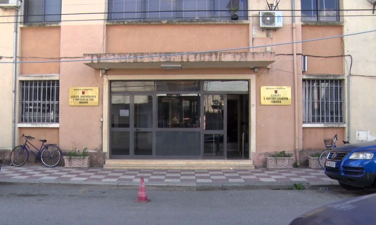 Abuzimi me tenderat, mjekët dhe infermierët e arrestuar sot para gjykatës