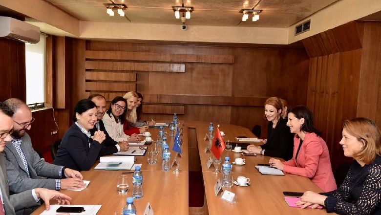 Gjonaj me Komisioneren e BE Jurova, fokusi te ngërçi në sistemin e drejtësisë