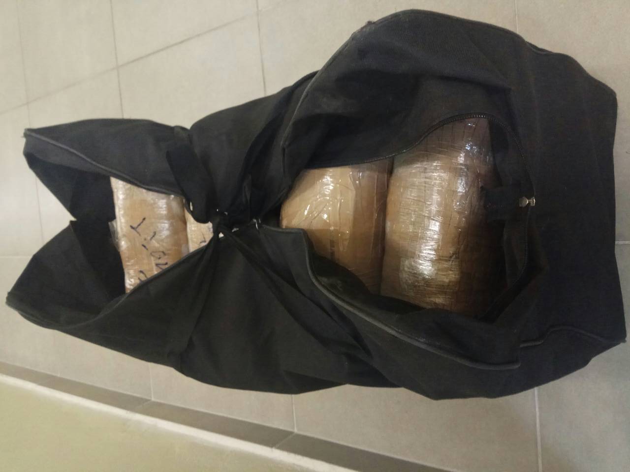 Çantën plot me drogë, i riu shqiptar kapet sapo hyri në Greqi