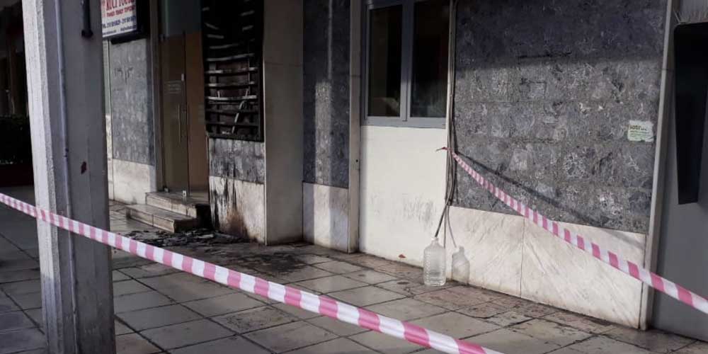 Sulmohet me bomba molotov biznesi i shqiptarëve në qendër të Athinës