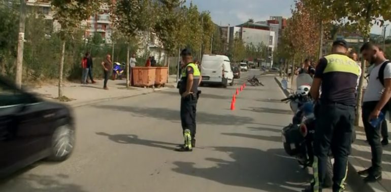 Aksident në Tiranë, motori përplas këmbësorin, rëndë i moshuari