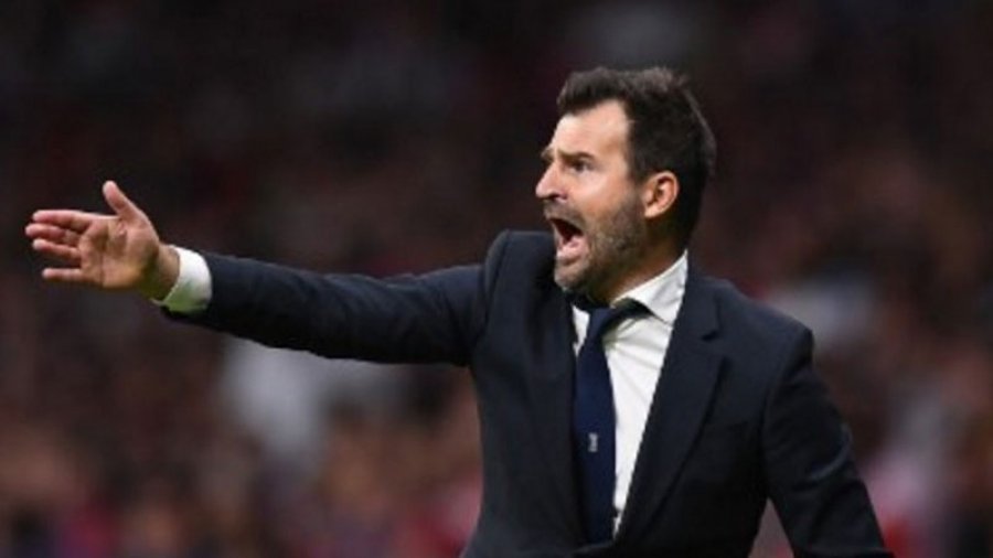 Skandali/Trukimet në Belgjikë venë në pranga trajnerin e Brugge