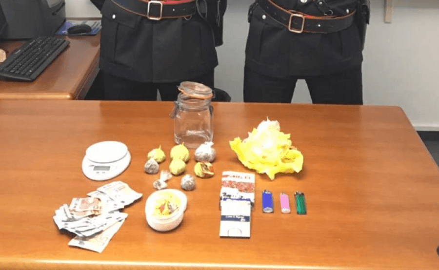 Po hetonin shqiptaren për vjedhje, pas kontrollit i arrestojnë edhe burrin për kokainë