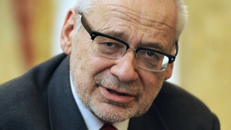 “Kosovë-Serbi, ndryshimi i kufijve opsion real”