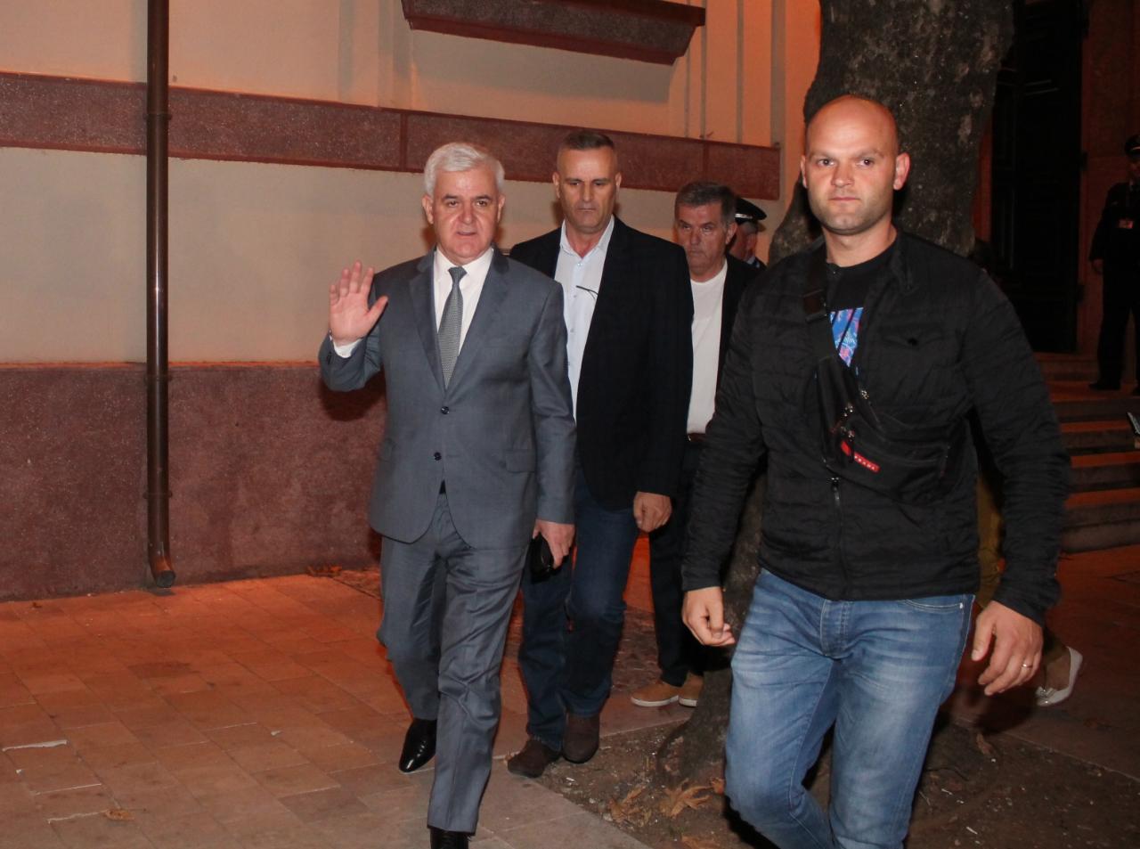 Fatmir Xhafaj edhe të dielën në punë, pavarësisht dorëheqjes