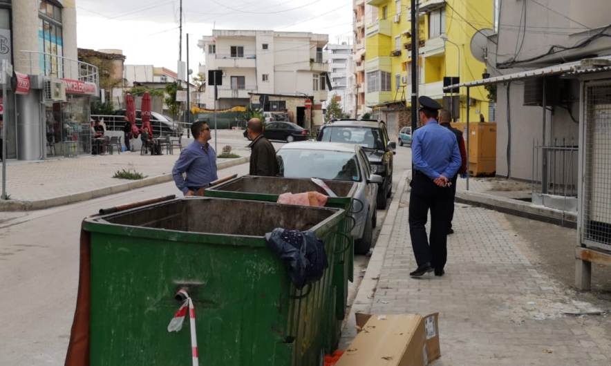 E rëndë/ Gjendet një foshnje e pajetë në një kosh plehrash në Lushnje