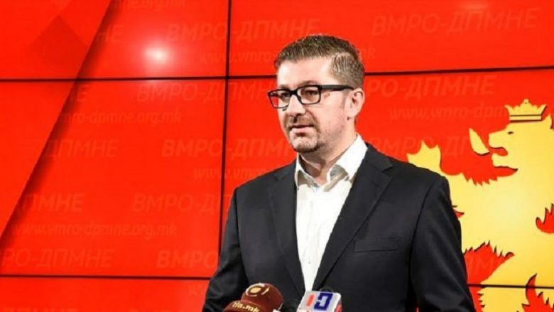 Kryetari i VMRO, Mickoski bën të mërziturin: Ditë tradhtie! Do heqim tradhtarët