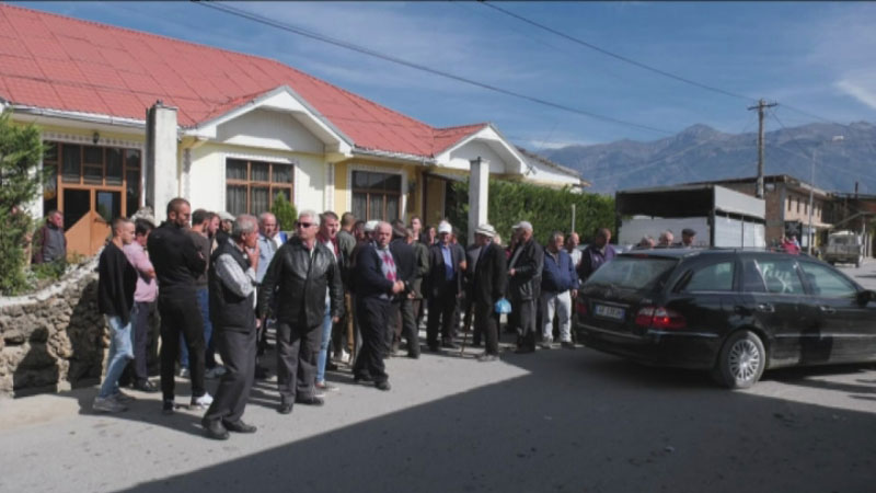 Kundër HEC-ve në lumin e fshatit, banorët e Gjoricës në protestë